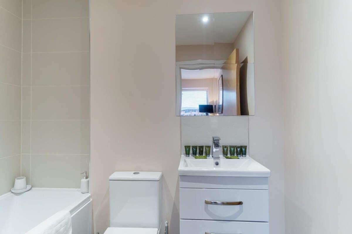 Fantastic 1 Bed Flat Manchester - Sleeps 3 エクステリア 写真